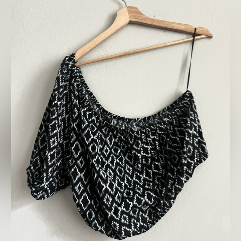 Banana Republic Black and White One Shoulder Cropped Top